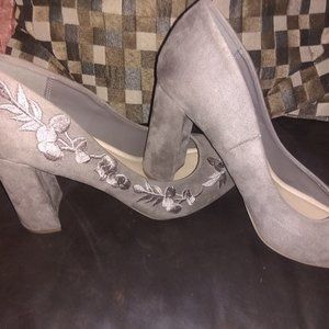 Lady's dress shoe size 11